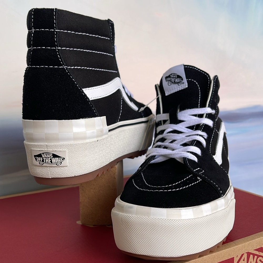 Vans Men’s Sk8-Hi Stacked (Suede/Canvas) Black/Blan
VN0A4BTW5ZN
Platforms - Picture 10 of 16